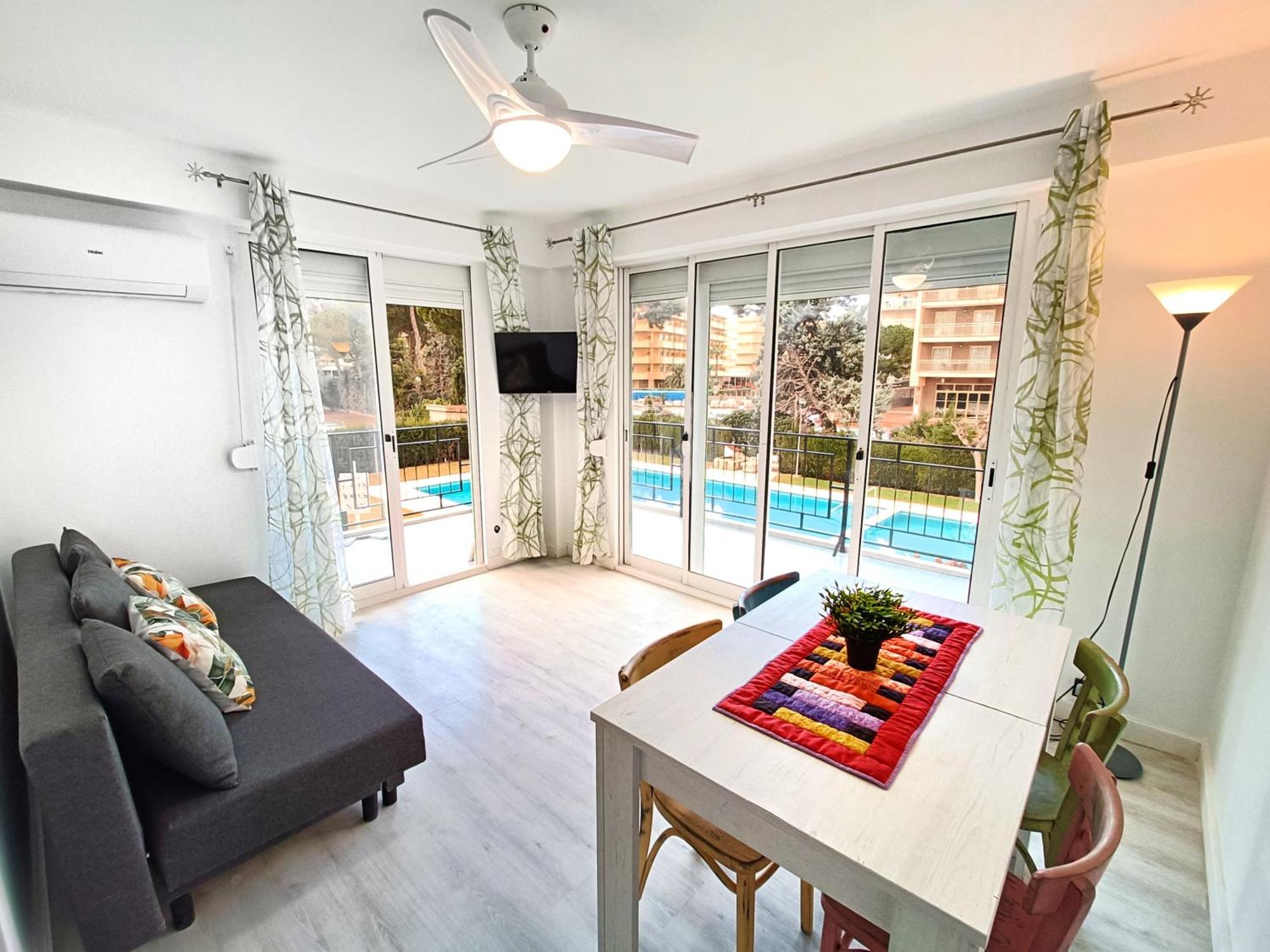 Apartamentos Casanostra Салоу Екстер'єр фото