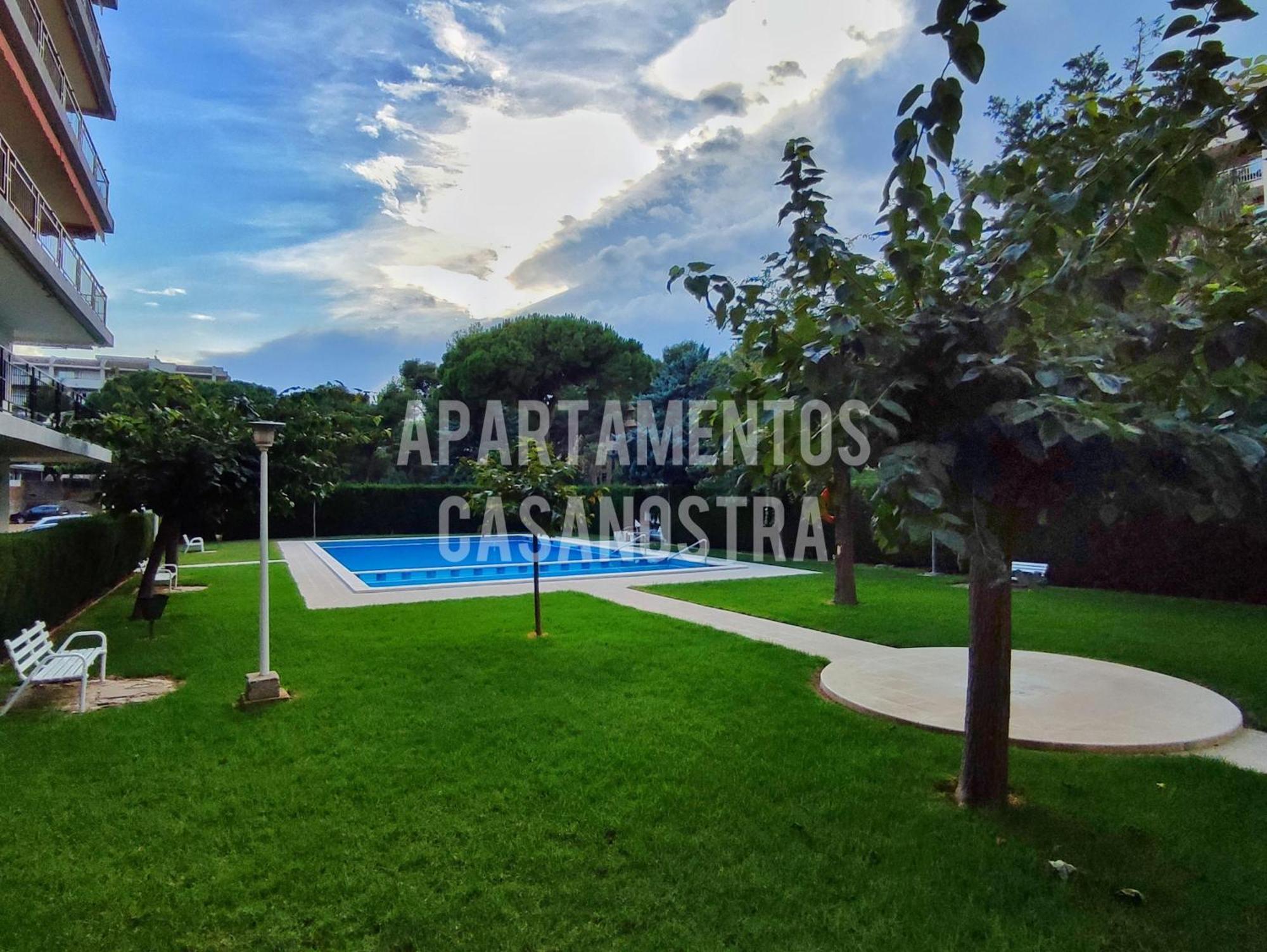 Apartamentos Casanostra Салоу Екстер'єр фото