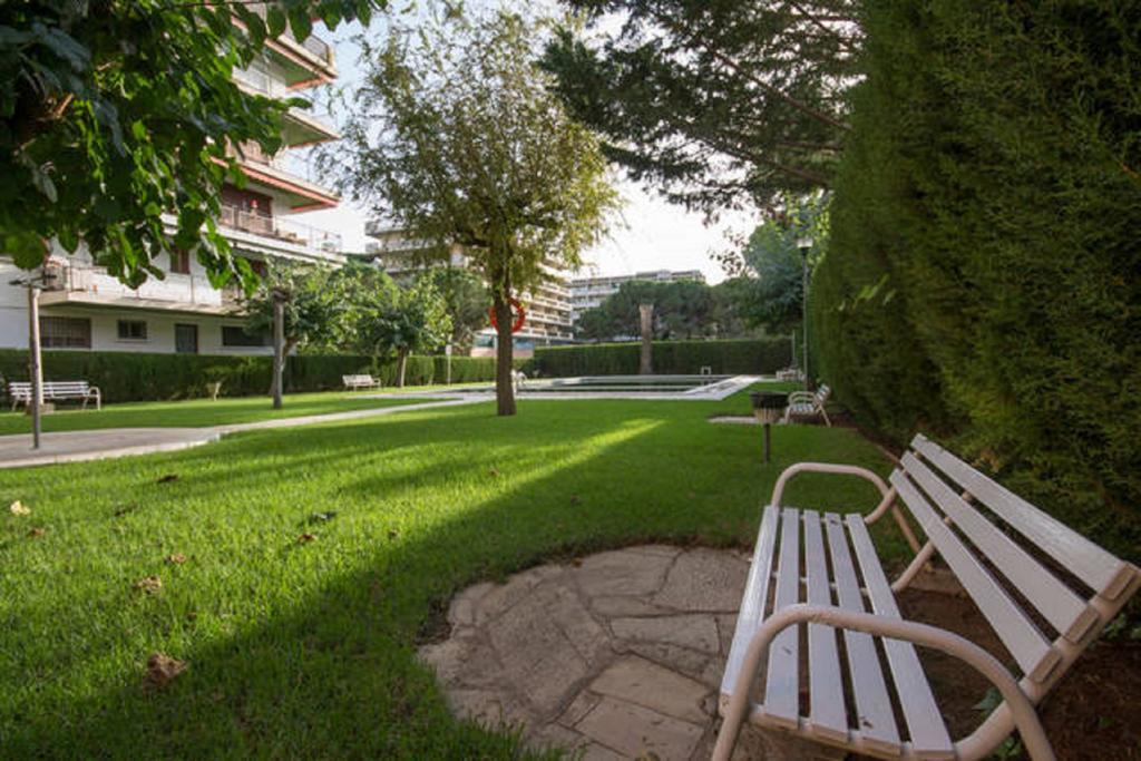 Apartamentos Casanostra Салоу Екстер'єр фото